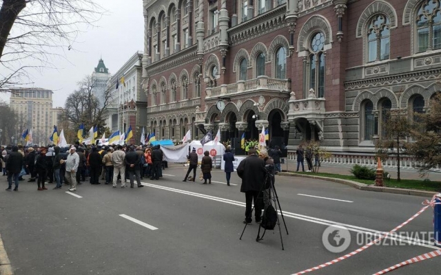 Пришли за бесплатным кофе и 400-ми гривнами: в Киеве раскрыли проплаченный митинг (ФОТО, ВИДЕО) Фото № 1 Пришли за бесплатным кофе и 400-ми гривнами: в Киеве раскрыли проплаченный митинг (ФОТО, ВИДЕО) Фото № 1
