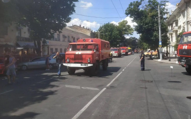 В центре Одессы полыхает многоэтажка (ФОТО, ВИДЕО) Фото № 11 В центре Одессы полыхает многоэтажка (ФОТО, ВИДЕО) Фото № 11