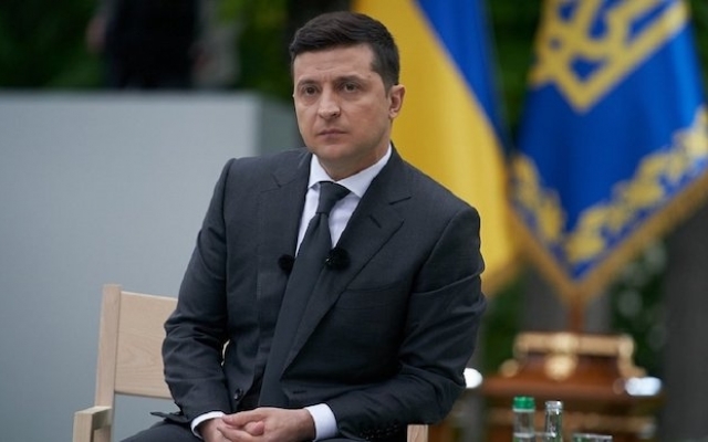 Зеленский заявил о готовности обсуждать Донбасс с Путиным Зеленский заявил о готовности обсуждать Донбасс с Путиным