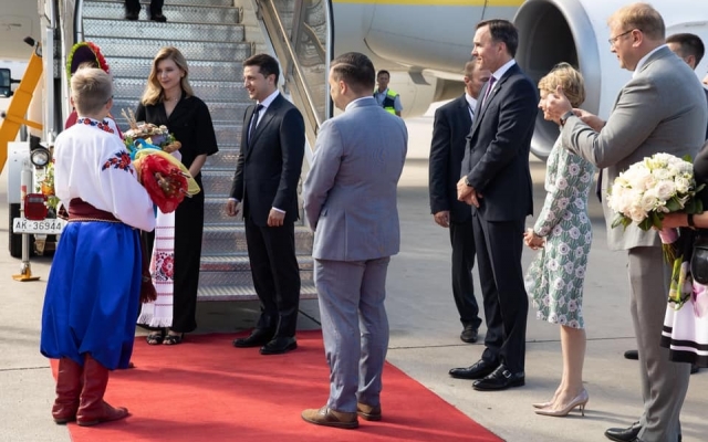 Президент Владимир Зеленский прибыл в Канаду Фото № 0 Президент Владимир Зеленский прибыл в Канаду Фото № 0