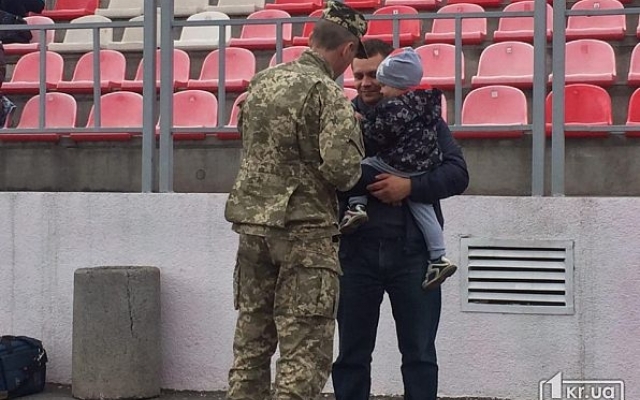 На футбольном поле встретились бойцы АТО из Кривого Рога и Запорожья Фото № 4 На футбольном поле встретились бойцы АТО из Кривого Рога и Запорожья Фото № 4