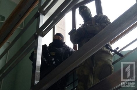В здании криворожского горисполкома проводят обыск вооруженные люди Фото № 0 В здании криворожского горисполкома проводят обыск вооруженные люди Фото № 0