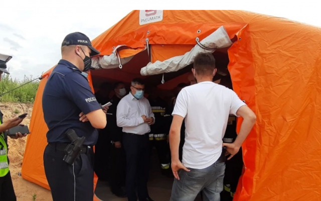 В Польше автоцистерна на скорости протаранила автобус с украинцами: есть пострадавшие (ФОТО, ВИДЕО) Фото № 3 В Польше автоцистерна на скорости протаранила автобус с украинцами: есть пострадавшие (ФОТО, ВИДЕО) Фото № 3