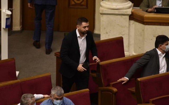 В партийном чате Арахамия вновь предложил В партийном чате Арахамия вновь предложил