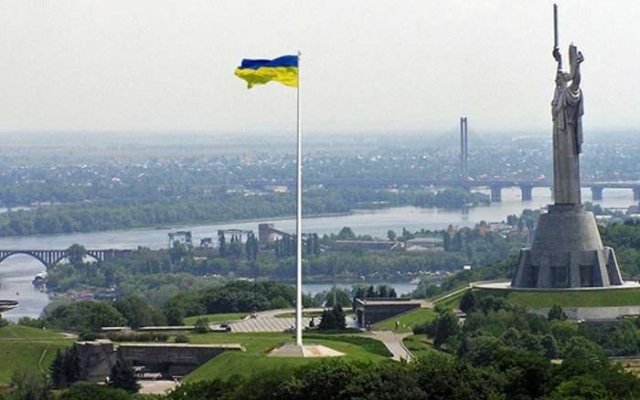 В Киеве под гимн от Джамалы подняли самый большой флаг Украины (ФОТО, ВИДЕО) Фото № 0 В Киеве под гимн от Джамалы подняли самый большой флаг Украины (ФОТО, ВИДЕО) Фото № 0