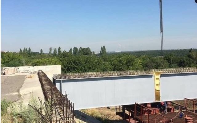 В Запорожье взялись за грандиозный мост-недострой, возведение которого В Запорожье взялись за грандиозный мост-недострой, возведение которого