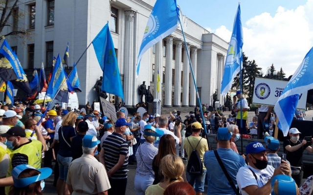 Под зданием парламента и Офисом президента акция протеста: профсоюзы требуют увольнения Третьяковой (ФОТО, ВИДЕО) Фото № 3 Под зданием парламента и Офисом президента акция протеста: профсоюзы требуют увольнения Третьяковой (ФОТО, ВИДЕО) Фото № 3