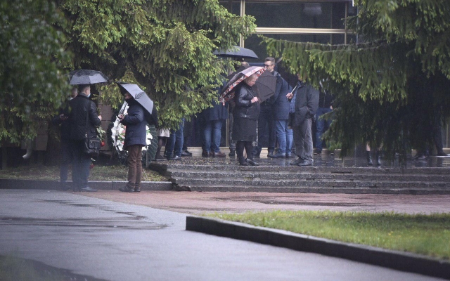 Сегодня простились с депутатом Валерием Давыденко (ФОТО, ВИДЕО) Фото № 9 Сегодня простились с депутатом Валерием Давыденко (ФОТО, ВИДЕО) Фото № 9