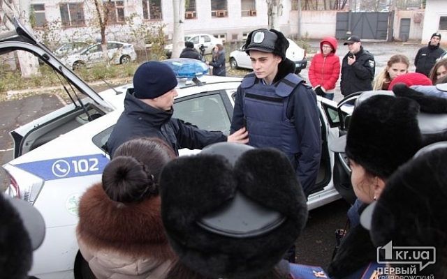 Патрульные Кривого Рога продемонстрировали свои умения Фото № 23 Патрульные Кривого Рога продемонстрировали свои умения Фото № 23