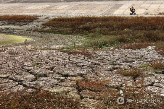 Опубликованы фотоснимки, подтверждающие катастрофу с нехваткой воды в Крыму Фото № 0 Опубликованы фотоснимки, подтверждающие катастрофу с нехваткой воды в Крыму Фото № 0