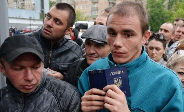 Заявление главного налоговика о том, что заробитчане должны платить налоги, вызвало гнев украинцев Фото № 0 Заявление главного налоговика о том, что заробитчане должны платить налоги, вызвало гнев украинцев Фото № 0