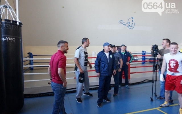 В Кривом Роге побывал лучший боксер мира - Василий Ломаченко Фото № 7 В Кривом Роге побывал лучший боксер мира - Василий Ломаченко Фото № 7