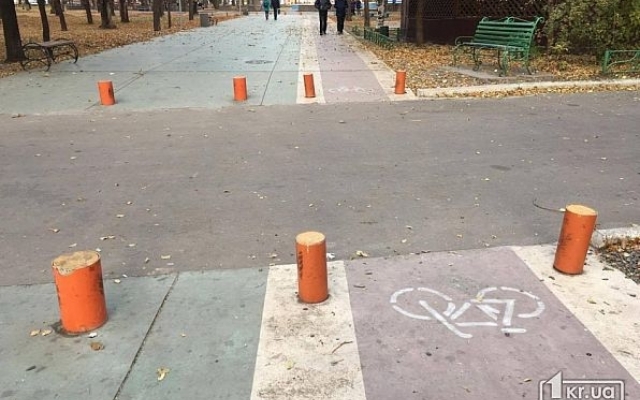 Велодорожка в парке Б. Хмельницкого опасна для жителей Кривого Рога Фото № 2 Велодорожка в парке Б. Хмельницкого опасна для жителей Кривого Рога Фото № 2