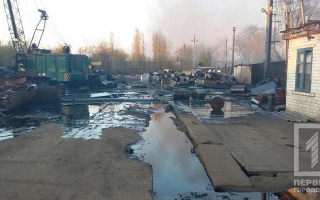 В результате пожара на складе ГСМ пострадали двое мужчин Фото № 0 В результате пожара на складе ГСМ пострадали двое мужчин Фото № 0
