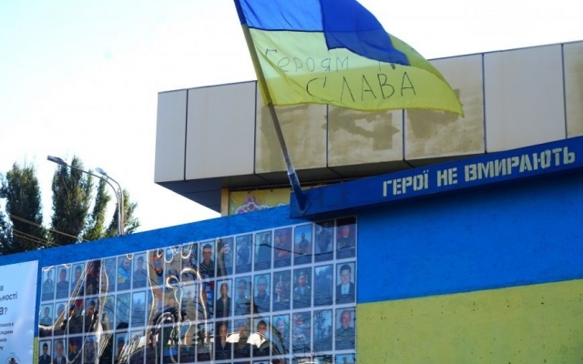 В Кривом Роге участники АТО и родственники погибших солдат провели митинг-реквием по погибшим в В Кривом Роге участники АТО и родственники погибших солдат провели митинг-реквием по погибшим в