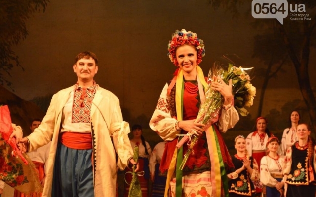 Криворожанка сыграла Наталку-Полтавку на сцене Киевской консерватории Фото № 5 Криворожанка сыграла Наталку-Полтавку на сцене Киевской консерватории Фото № 5