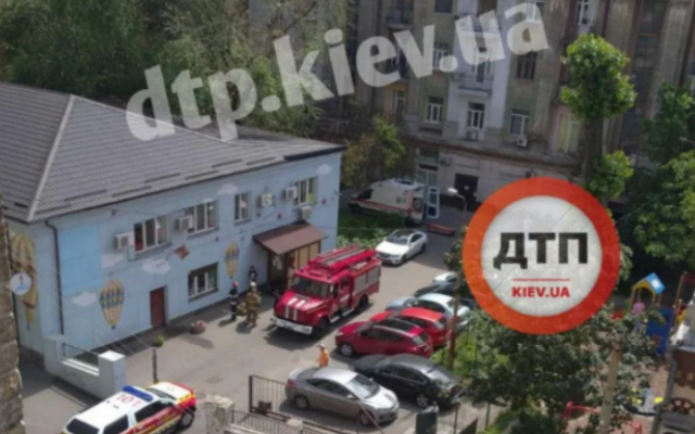 В одном из жилых домов в Киеве рухнул пол: есть пострадавший (ФОТО) Фото № 0 В одном из жилых домов в Киеве рухнул пол: есть пострадавший (ФОТО) Фото № 0
