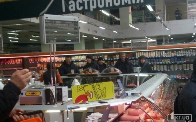 Криворожские студенты организовали свой музыкальный флешмоб Фото № 2 Криворожские студенты организовали свой музыкальный флешмоб Фото № 2