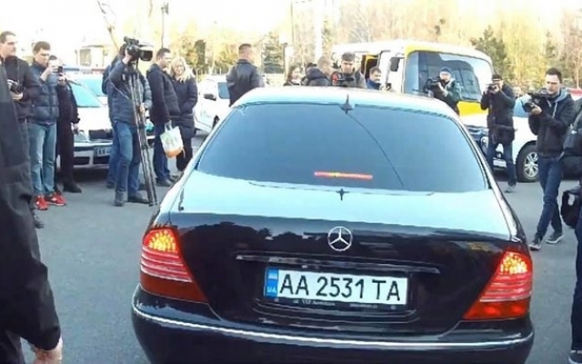 В сети показали автопарк Зеленского от Suzuki до Tesla (ФОТО) Фото № 2 В сети показали автопарк Зеленского от Suzuki до Tesla (ФОТО) Фото № 2