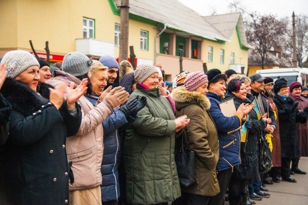 Одна из улиц Кривого Рога запестрила разноцветными домами Фото № 2 Одна из улиц Кривого Рога запестрила разноцветными домами Фото № 2